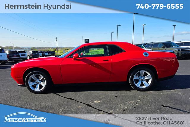 Used 2023 Dodge Challenger SXT RWD image 4