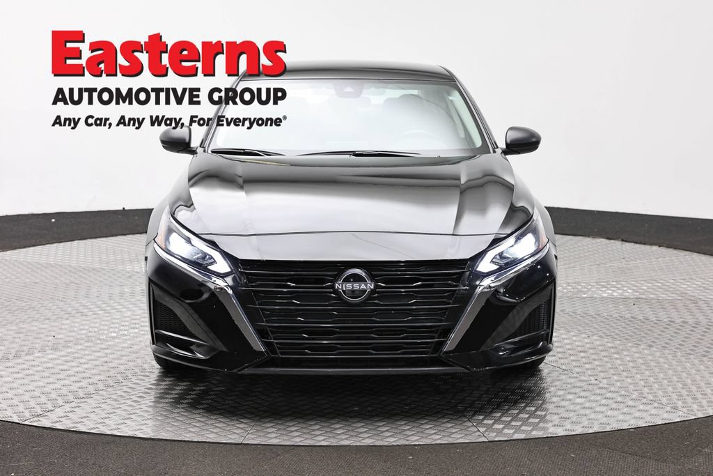 Used 2025 Nissan Altima 2.5 SV FWD image 2