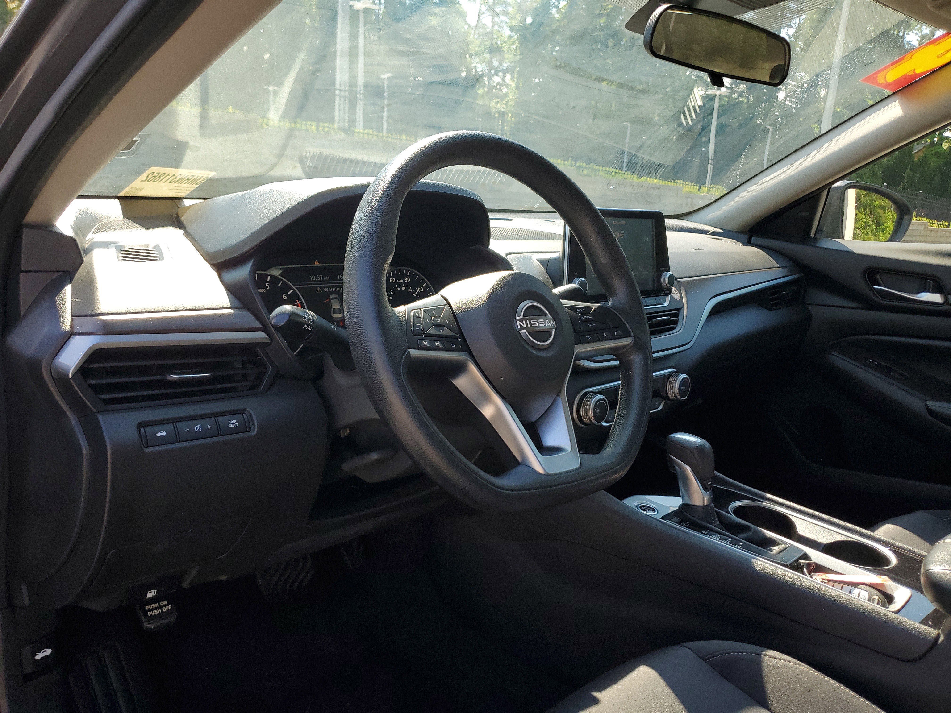 Used 2024 Nissan Altima 2.5 SV FWD image 15