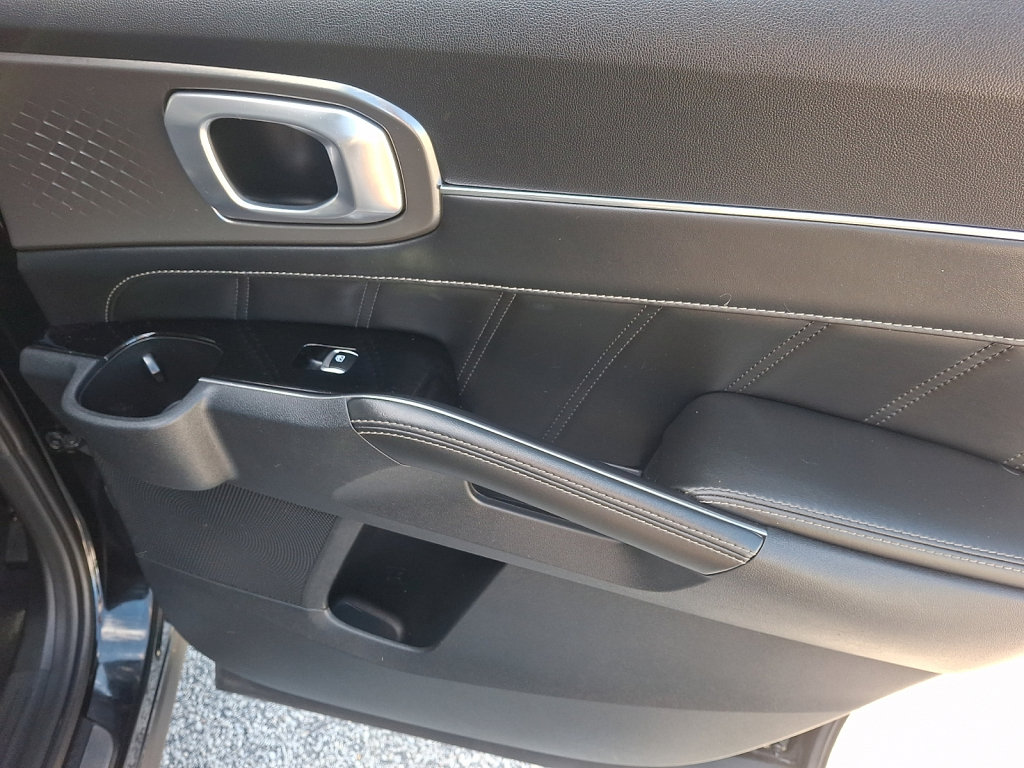 Used 2022 Kia Sorento SX FWD image 16