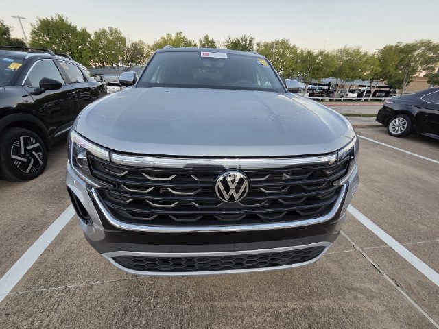 Used 2024 Volkswagen Atlas Cross Sport SE w/ Panoramic Sunroof Package FWD image 2
