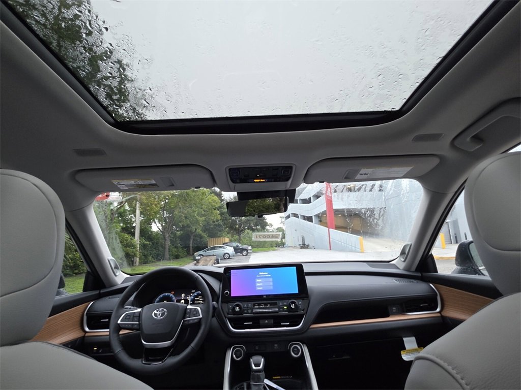 New 2026 Toyota Grand Highlander Platinum image 4