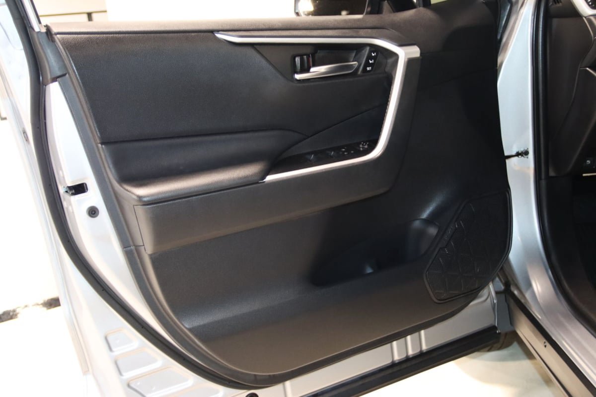 Used 2022 Toyota RAV4 XLE Premium AWD/4WD image 29