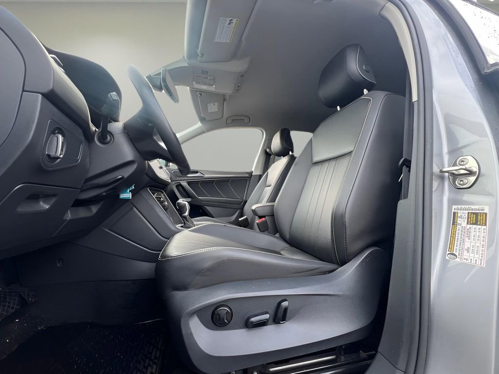 Used 2022 Volkswagen Tiguan SE image 11