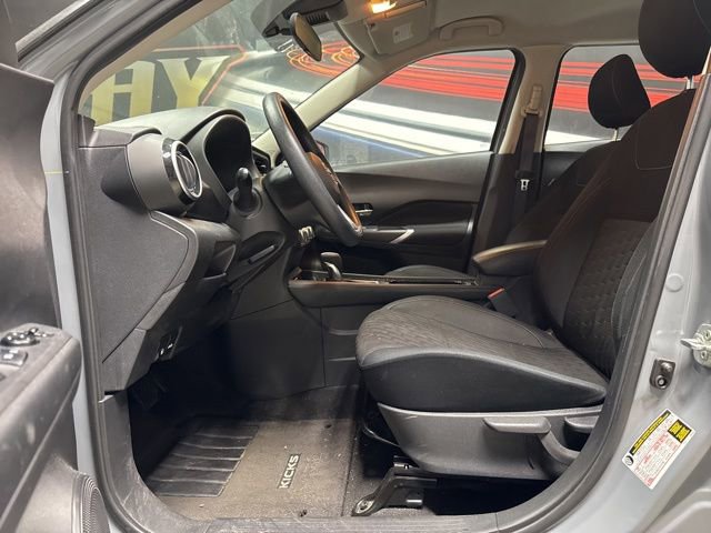 Used 2023 Nissan Kicks SV image 4