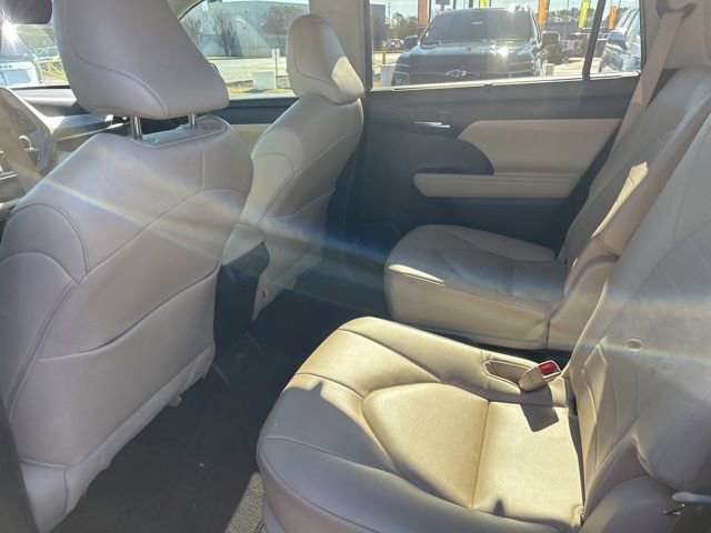 Used 2023 Toyota Highlander XLE image 29