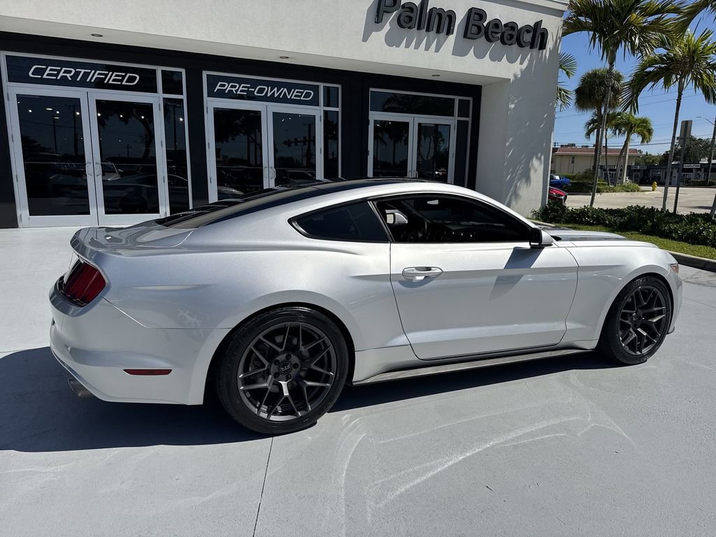 Used 2016 Ford Mustang Coupe RWD image 4