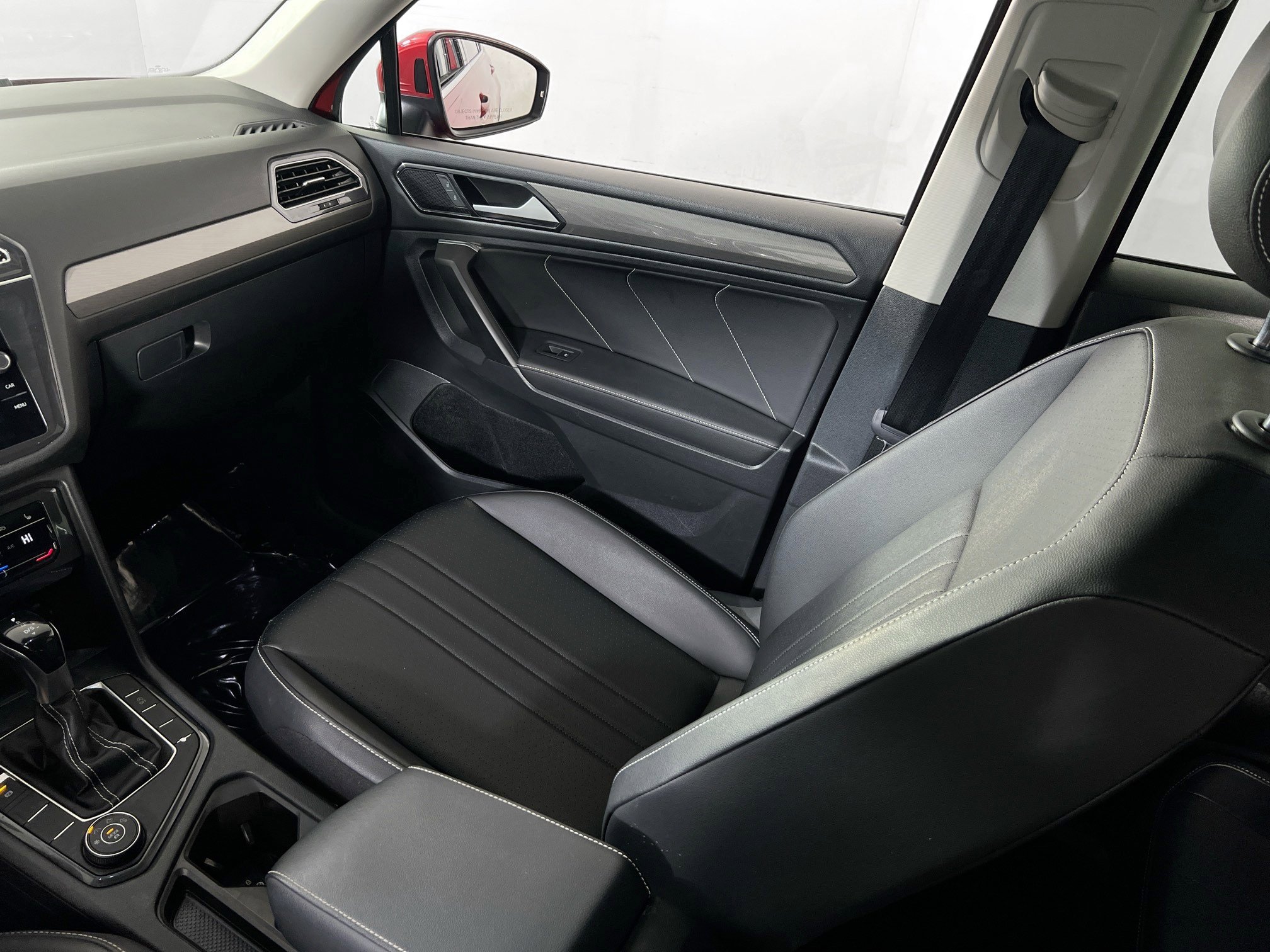 Used 2022 Volkswagen Tiguan SE image 23