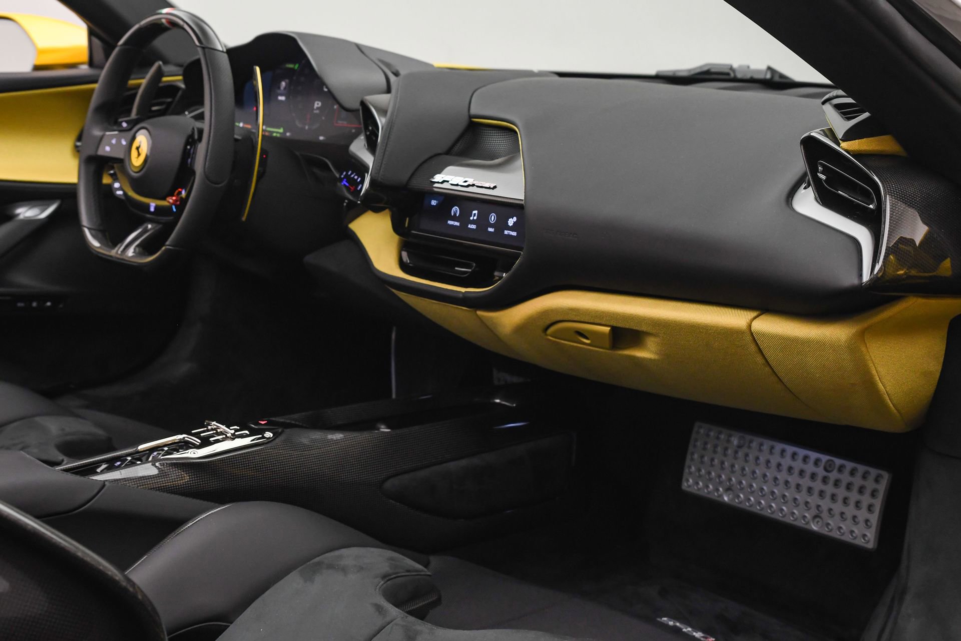 Used 2022 Ferrari SF90 Spider image 17