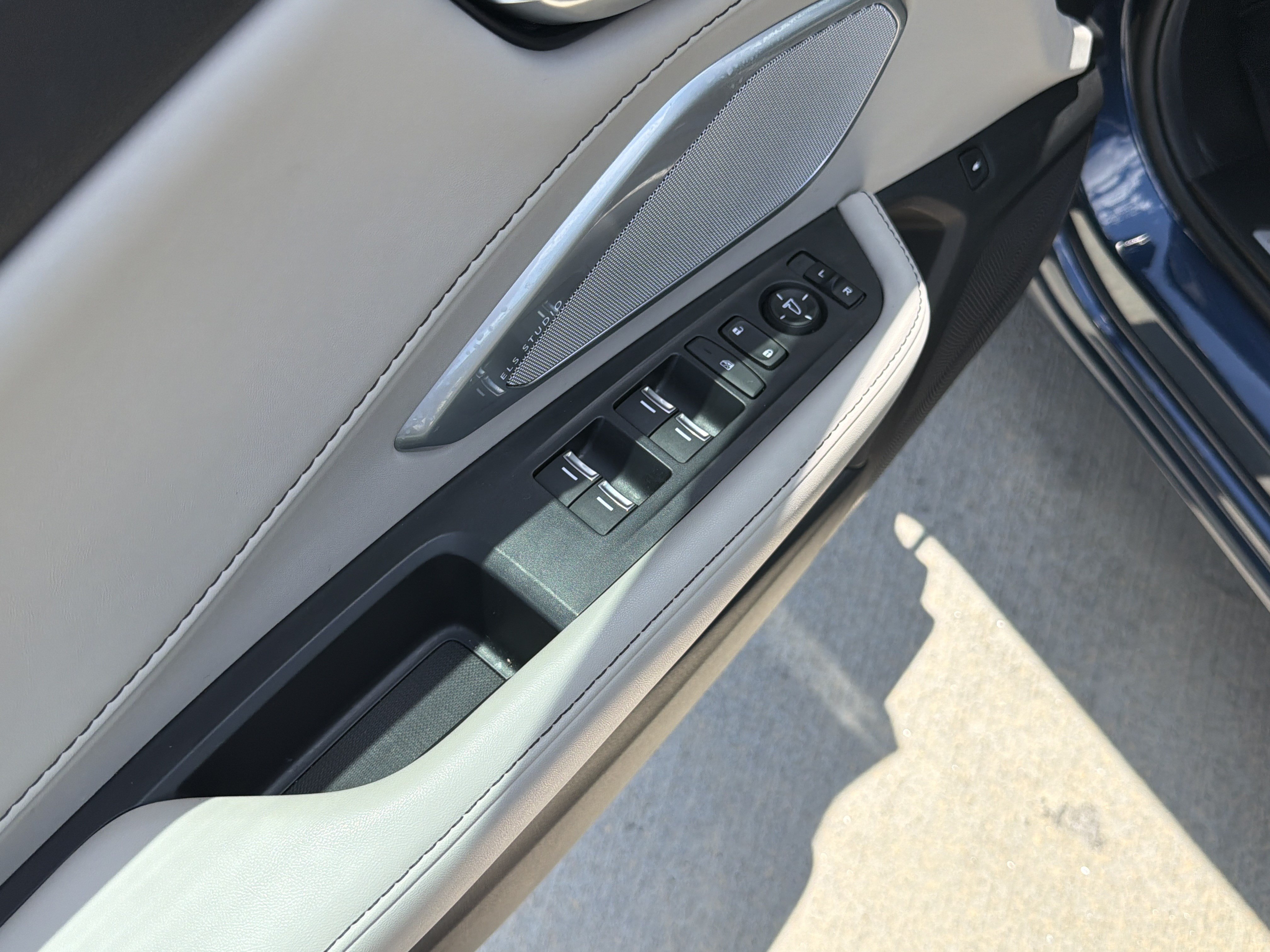 Used 2025 Acura RDX SH-AWD w/ Technology Package image 15