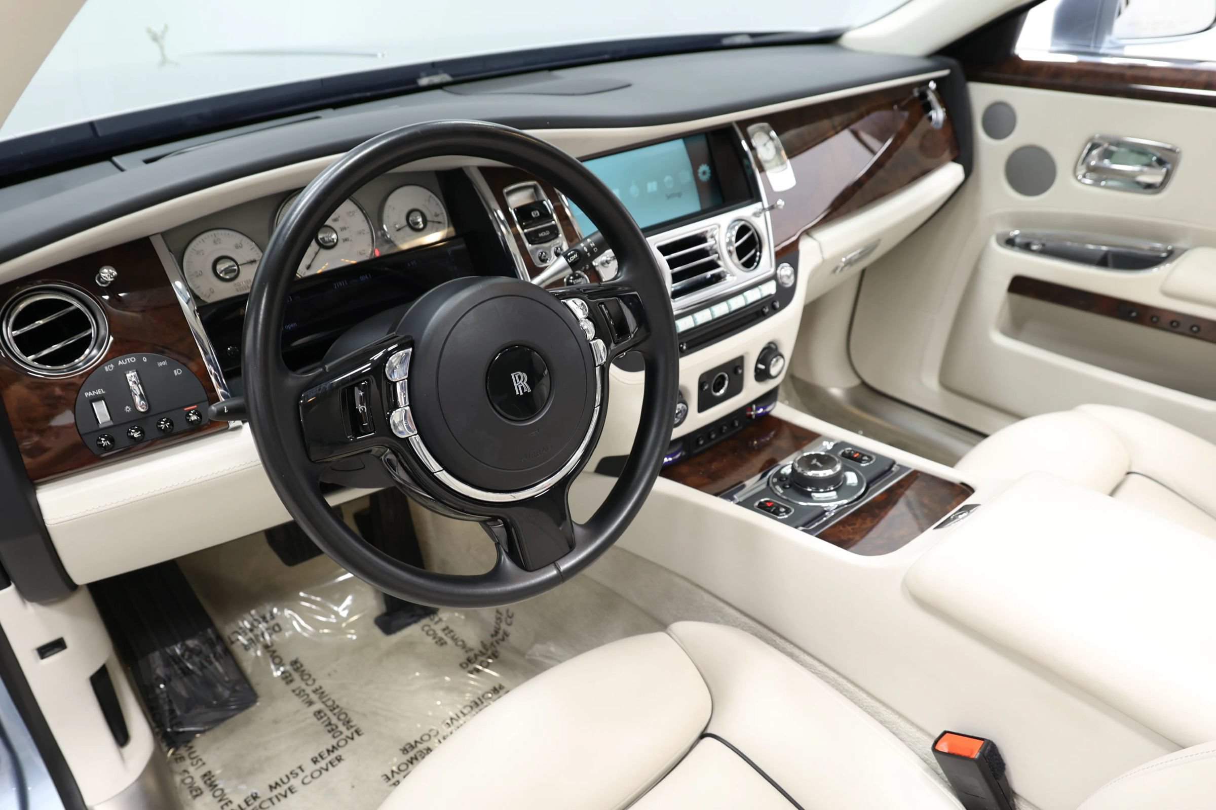 Used 2017 Rolls-Royce Ghost RWD image 23