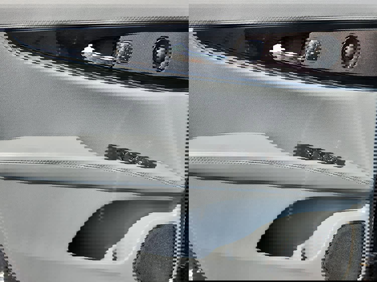 Used 2022 Lincoln Nautilus Reserve w/ Equipment Group 201A AWD/4WD image 9