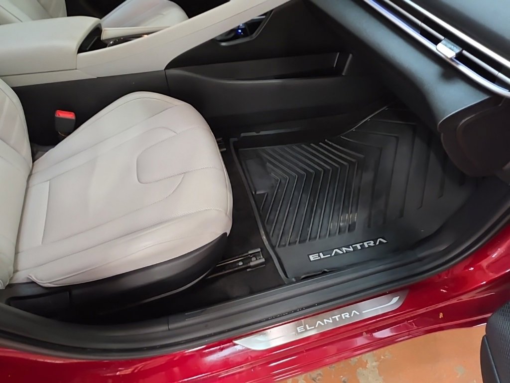 Used 2024 Hyundai Elantra Limited image 10