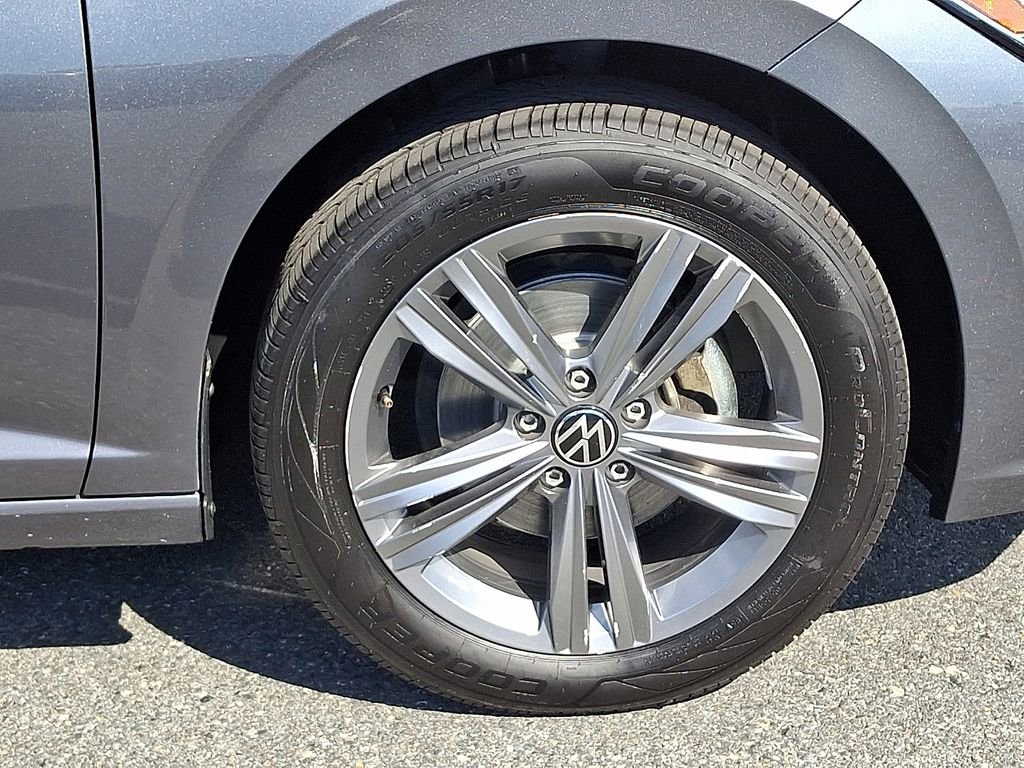 Used 2024 Volkswagen Jetta SE image 8