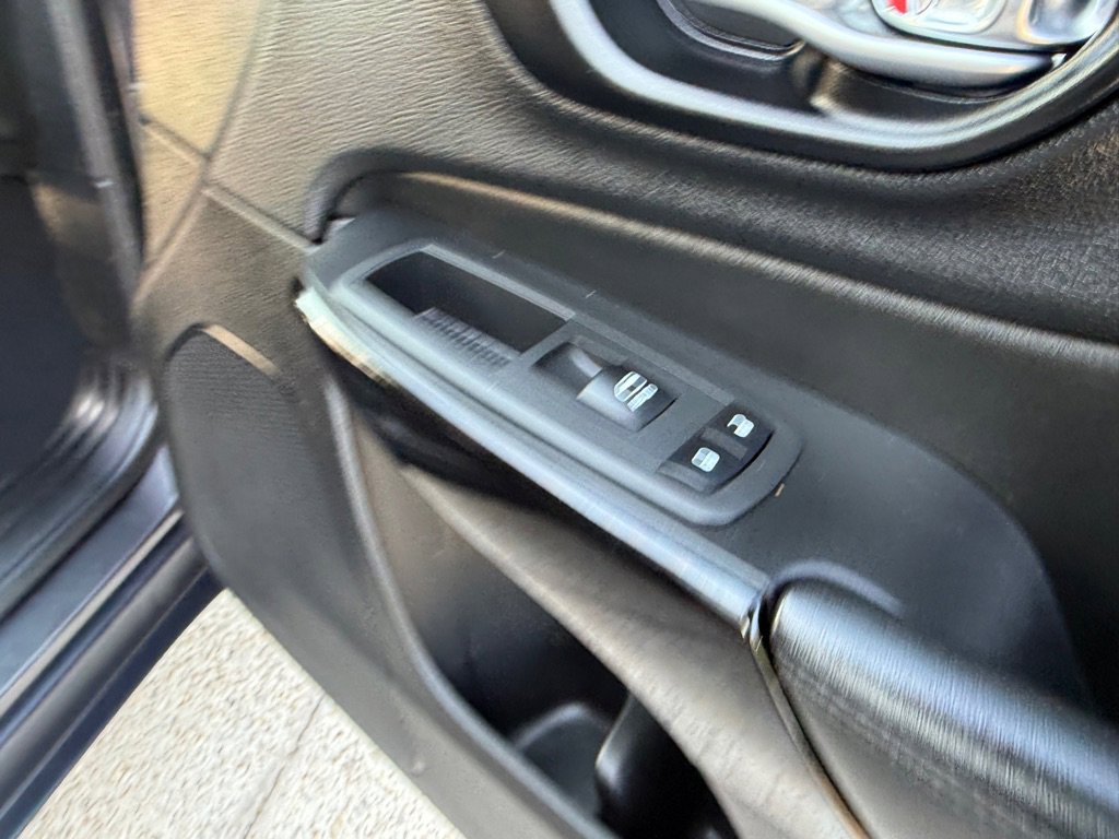 Used 2021 Jeep Cherokee Latitude Plus image 23