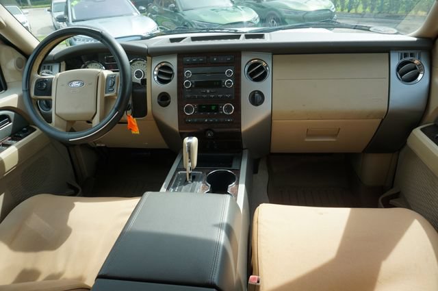 Used 2014 Ford Expedition XLT w/ Equipment Group 202A RWD image 6