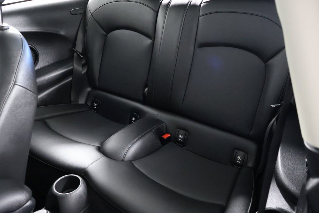 Used 2023 MINI Cooper 2-Door Hardtop image 10