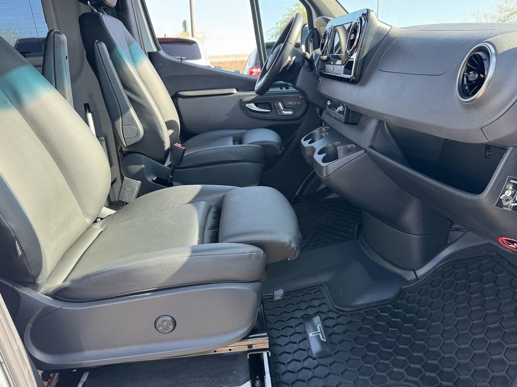 Used 2023 Mercedes-Benz Sprinter 2500 image 42