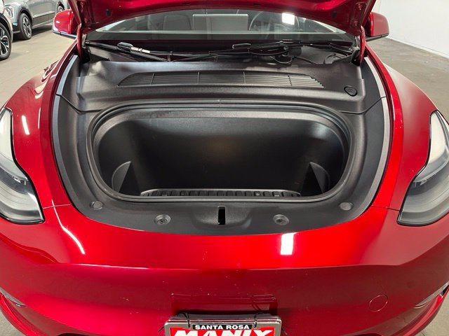Used 2024 Tesla Model Y Long Range RWD image 9