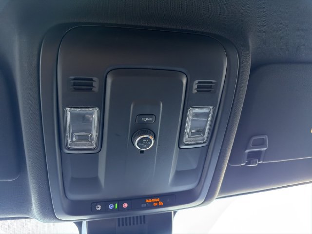 Used 2025 Chevrolet Suburban LT RWD image 19