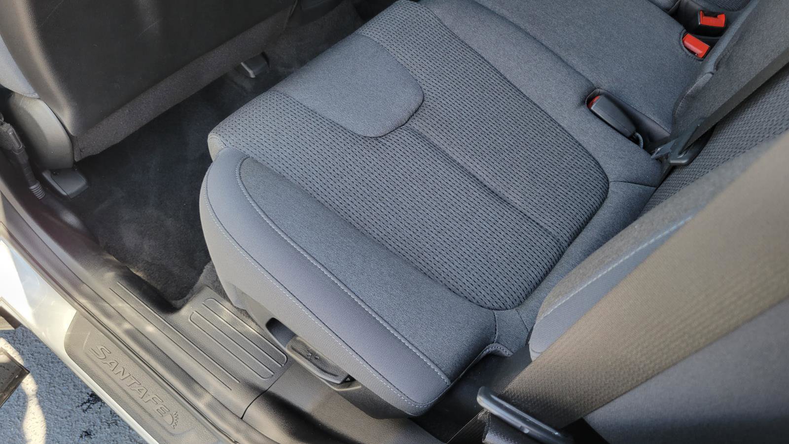 Used 2023 Hyundai Santa Fe SEL w/ Winter Weather Package image 30