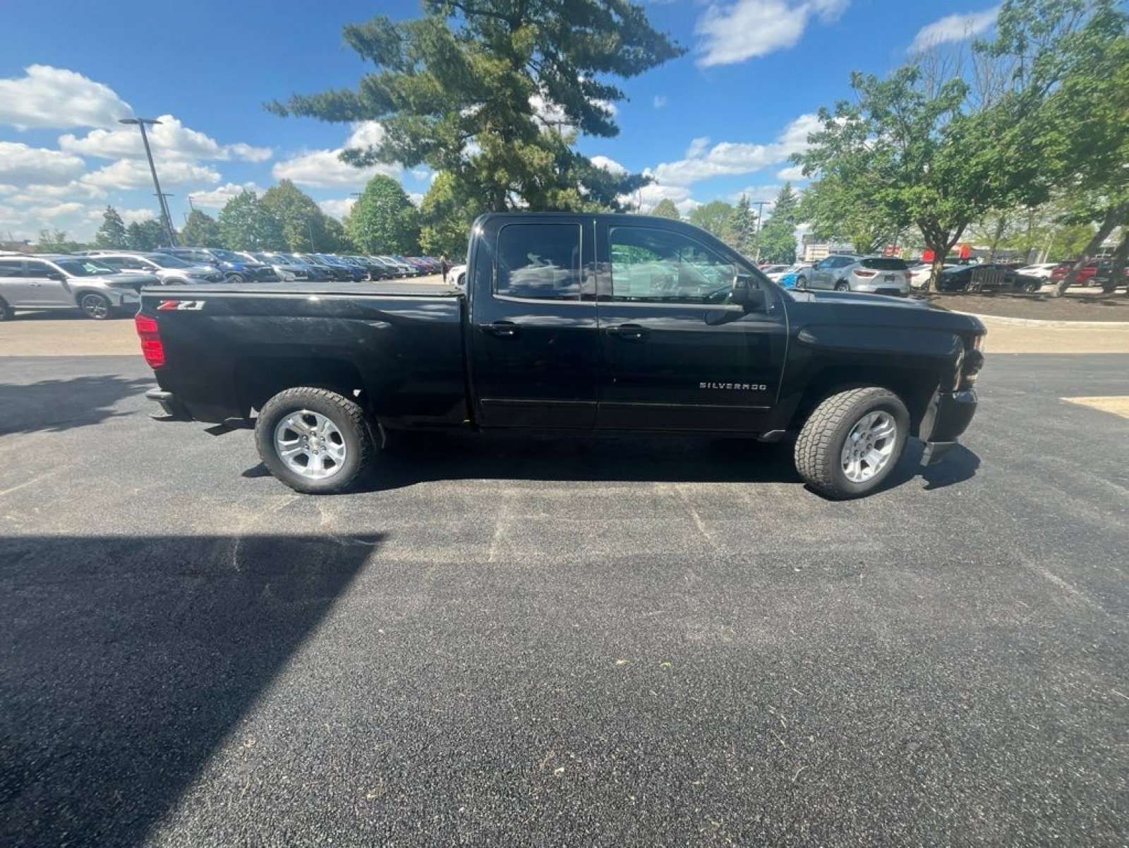 Used 2018 Chevrolet Silverado 1500 LT w/ All Star Edition AWD/4WD image 4