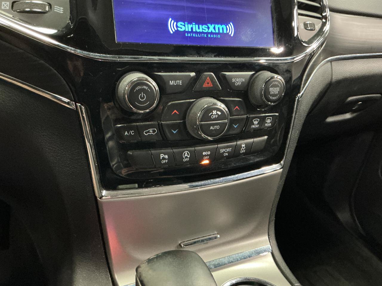 Used 2019 Jeep Grand Cherokee Limited AWD/4WD image 16