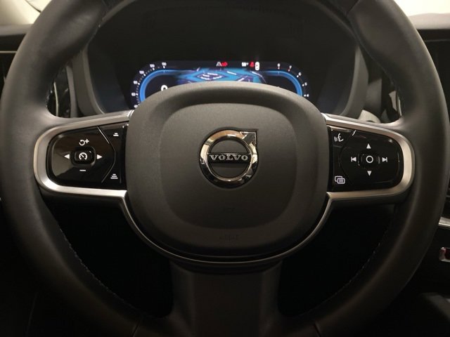 Used 2025 Volvo XC60 B5 Plus image 40