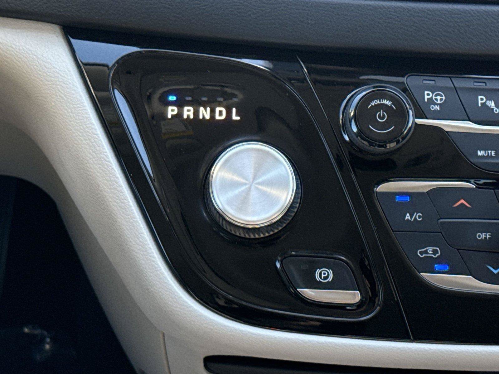 Used 2019 Chrysler Pacifica Touring Plus w/ Advanced Safetytec Group FWD image 31