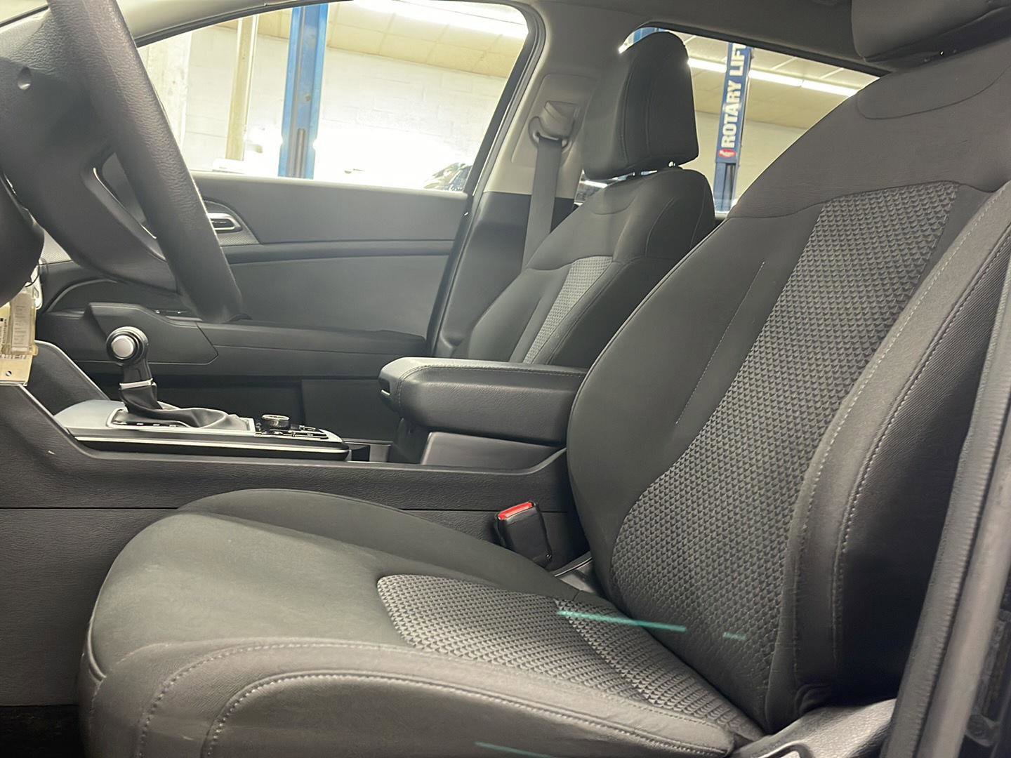 Used 2025 Kia Sportage LX AWD/4WD image 10