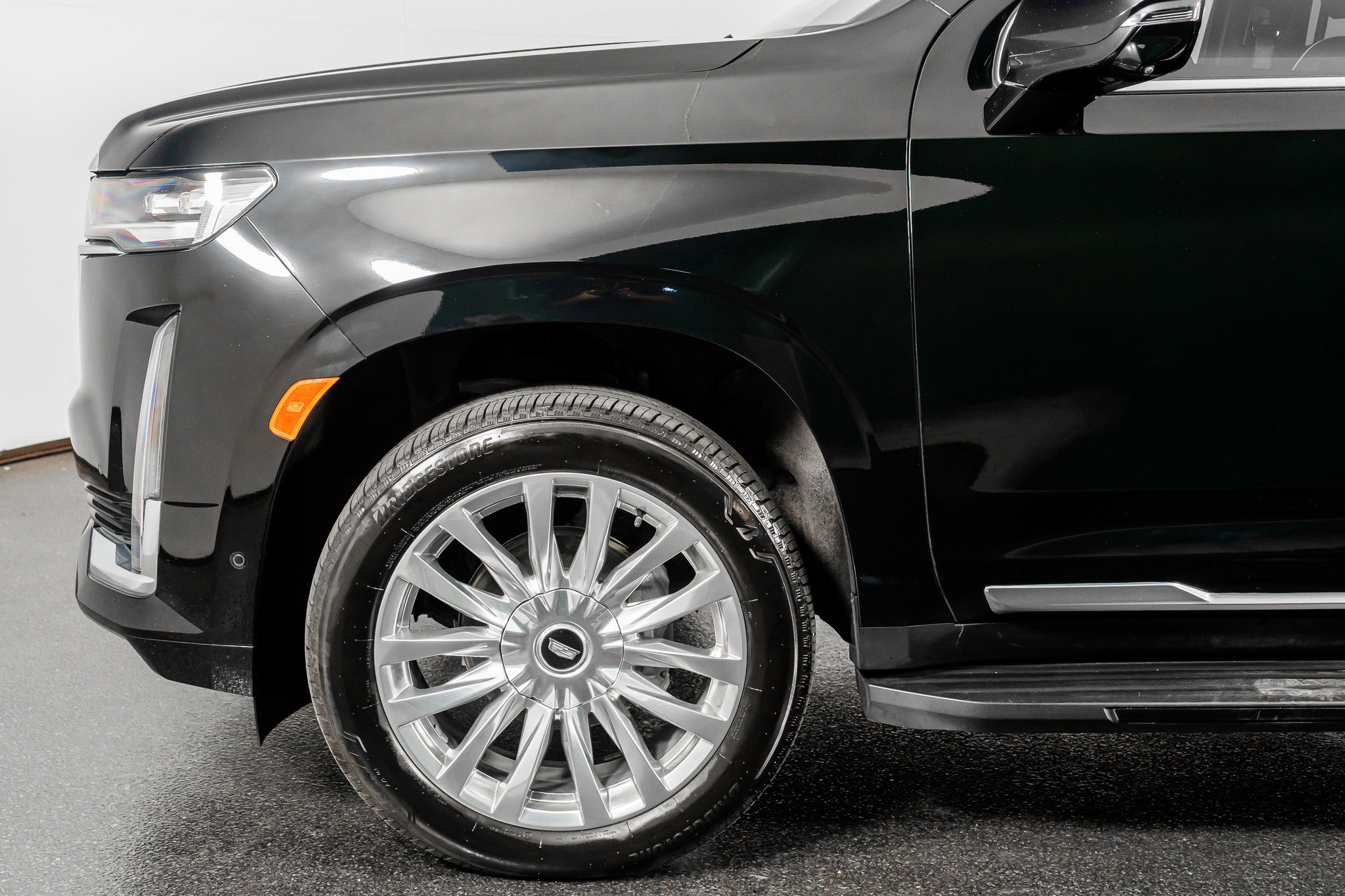Used 2024 Cadillac Escalade ESV Premium Luxury image 19
