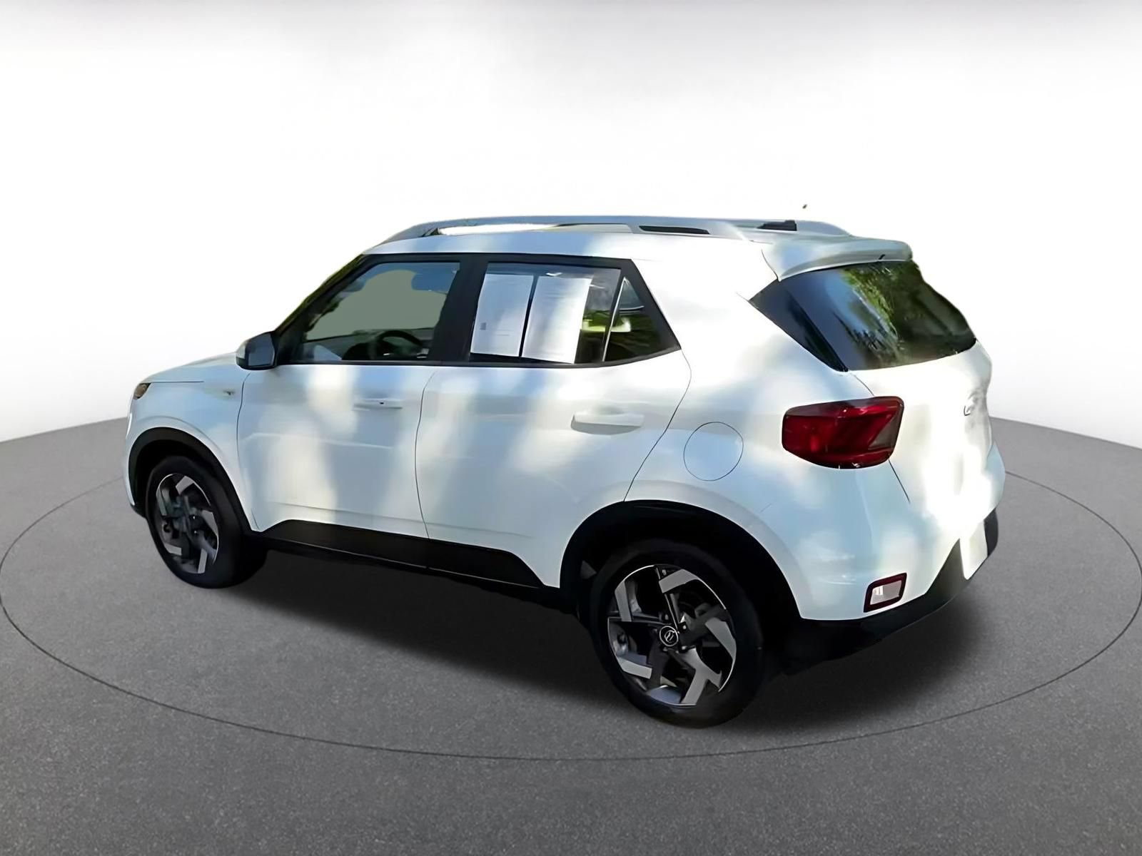 Used 2026 Hyundai Venue SEL FWD image 9