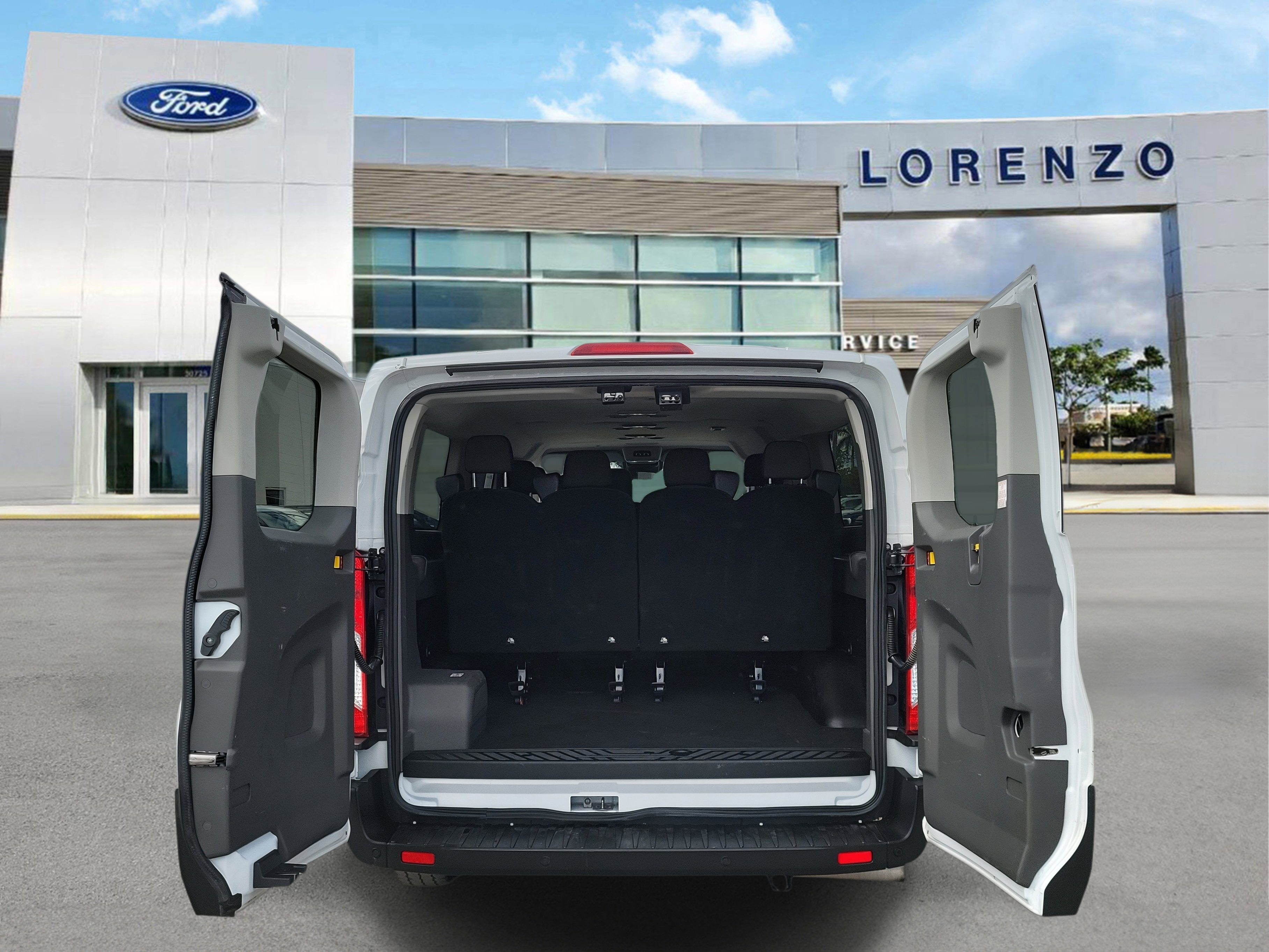 Used 2023 Ford Transit 350 XLT image 14