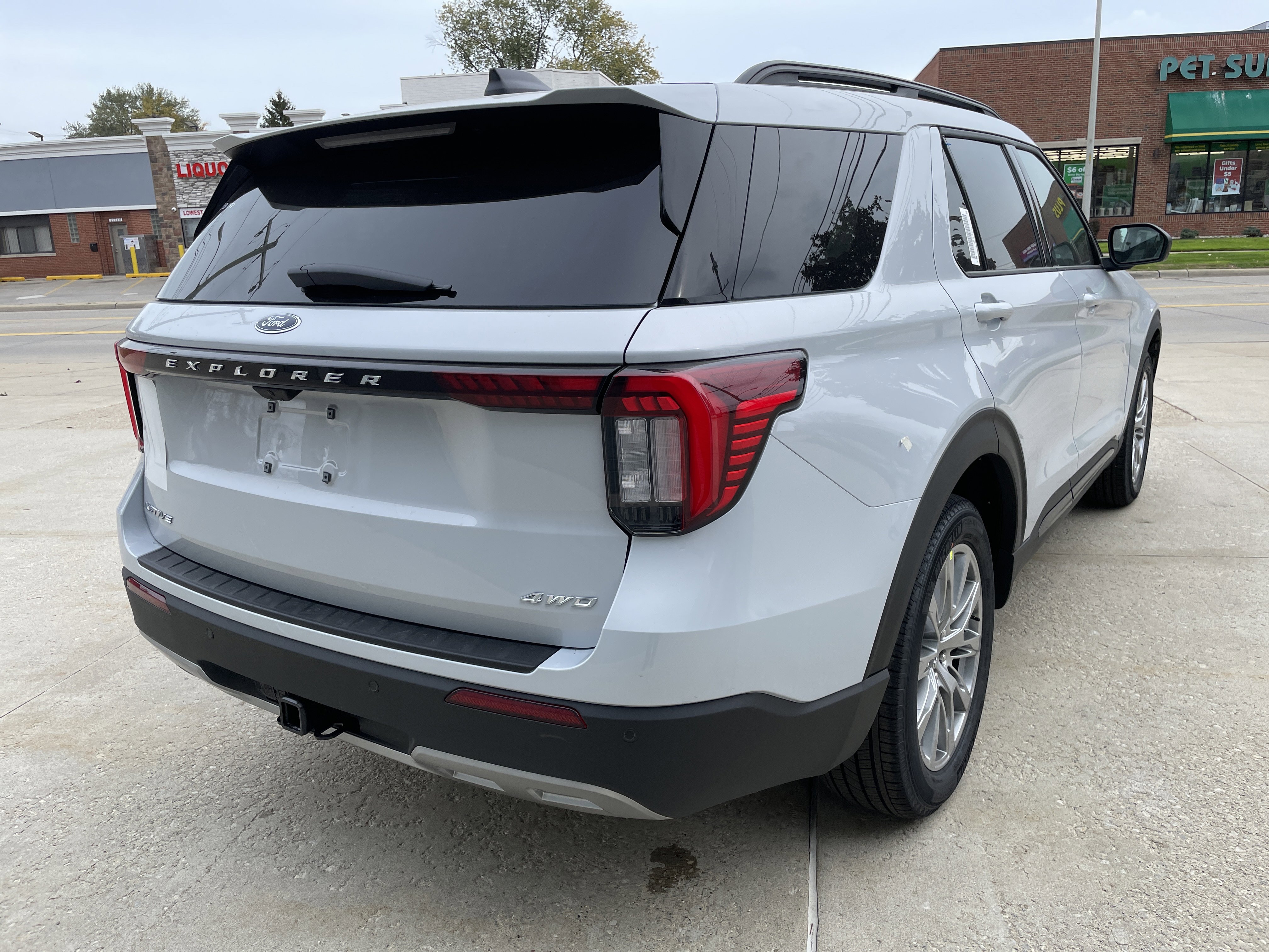 New 2026 Ford Explorer Active image 4