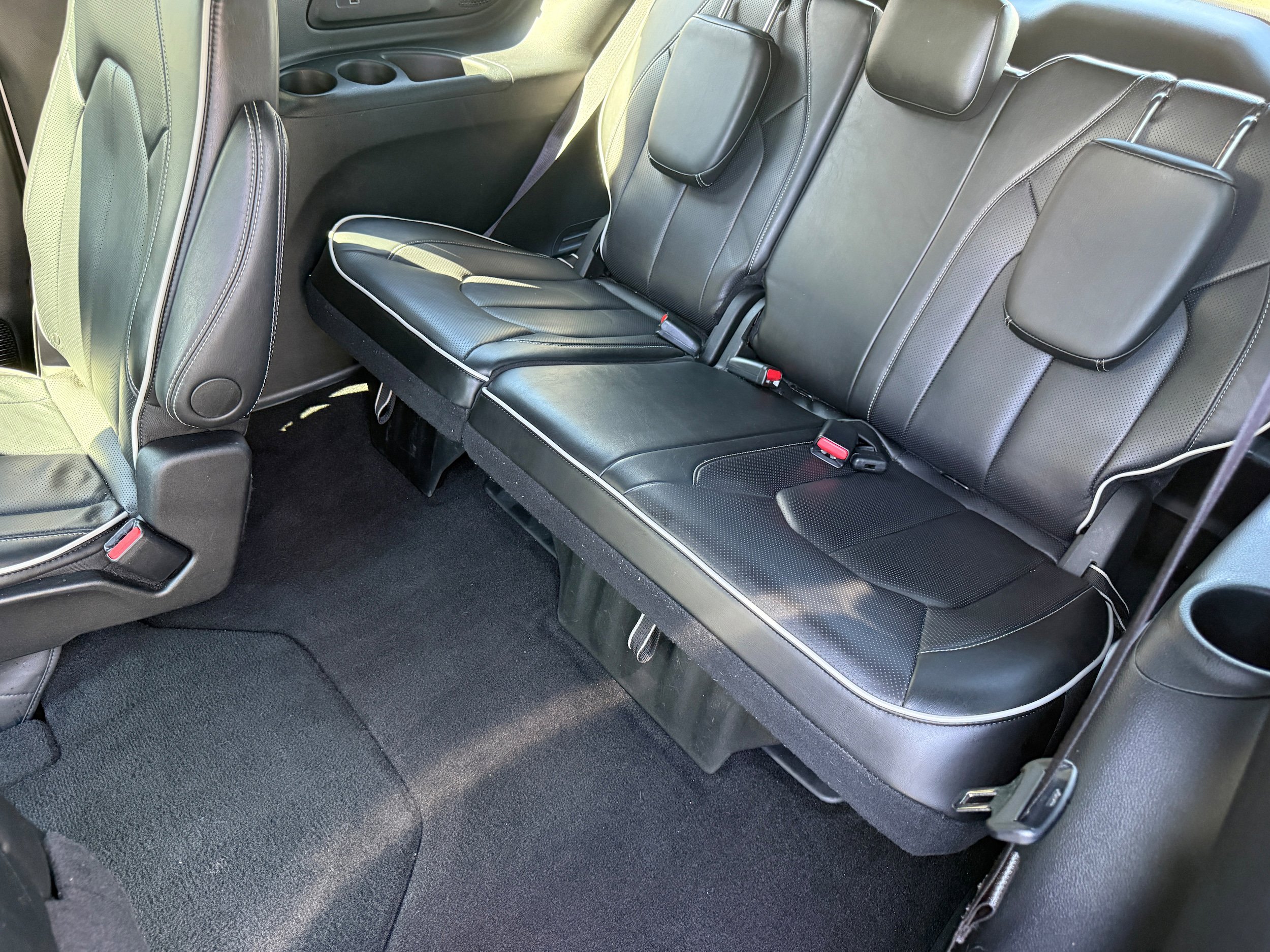 Used 2025 Chrysler Pacifica Limited FWD image 11