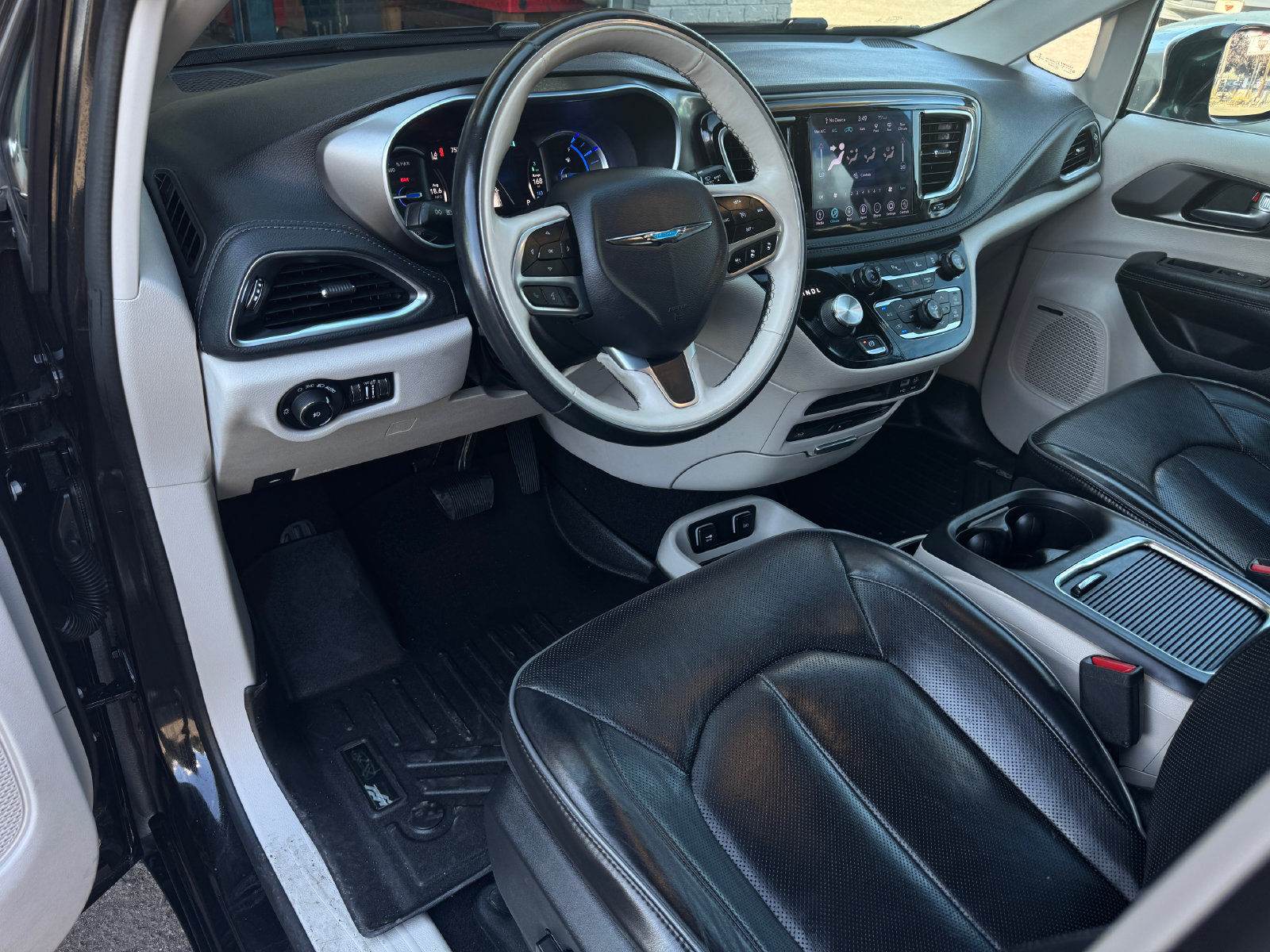 Used 2019 Chrysler Pacifica Limited w/ Advanced Safetytec Group FWD image 10