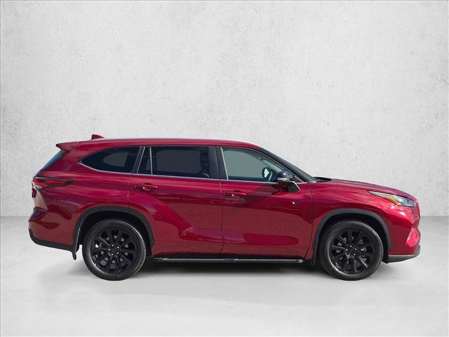 Used 2024 Toyota Highlander XLE FWD image 4