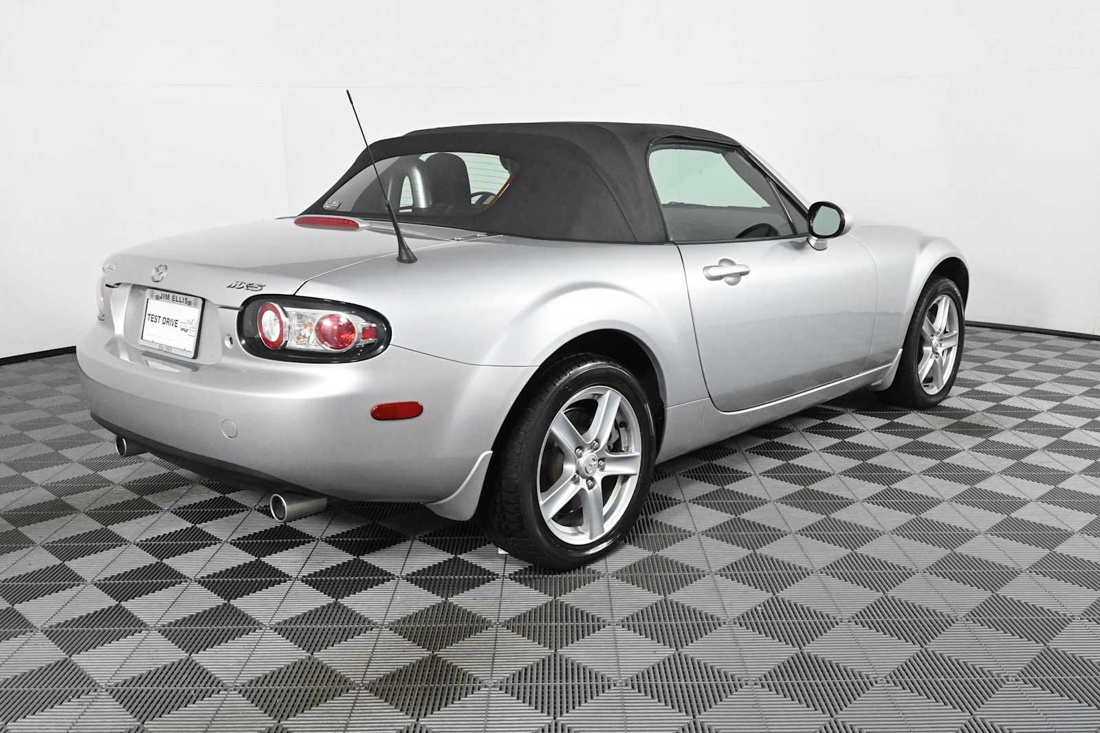 Used 2006 MAZDA MX-5 Miata Touring RWD image 6