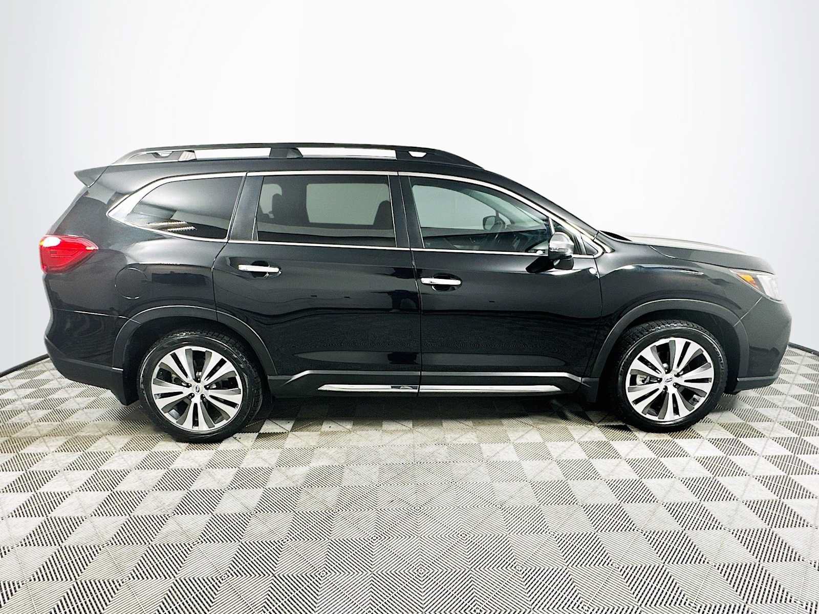 Used 2019 Subaru Ascent Touring w/ Popular Package #2 AWD/4WD image 8