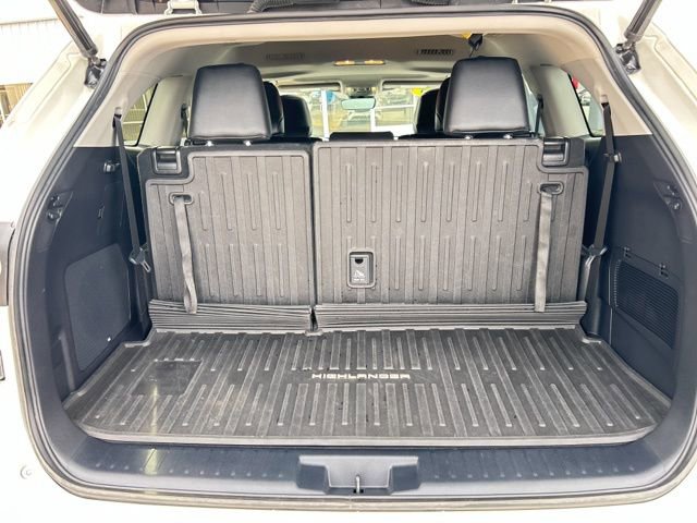 Used 2020 Toyota Highlander Limited image 13
