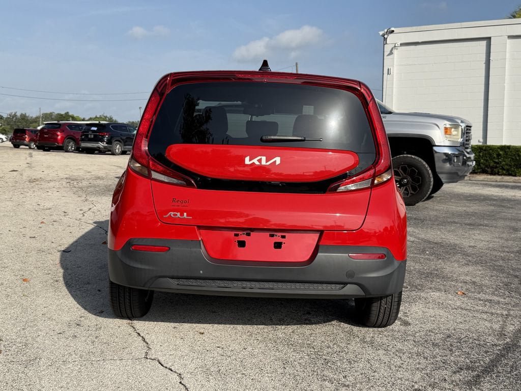 Certified 2022 Kia Soul S FWD image 6