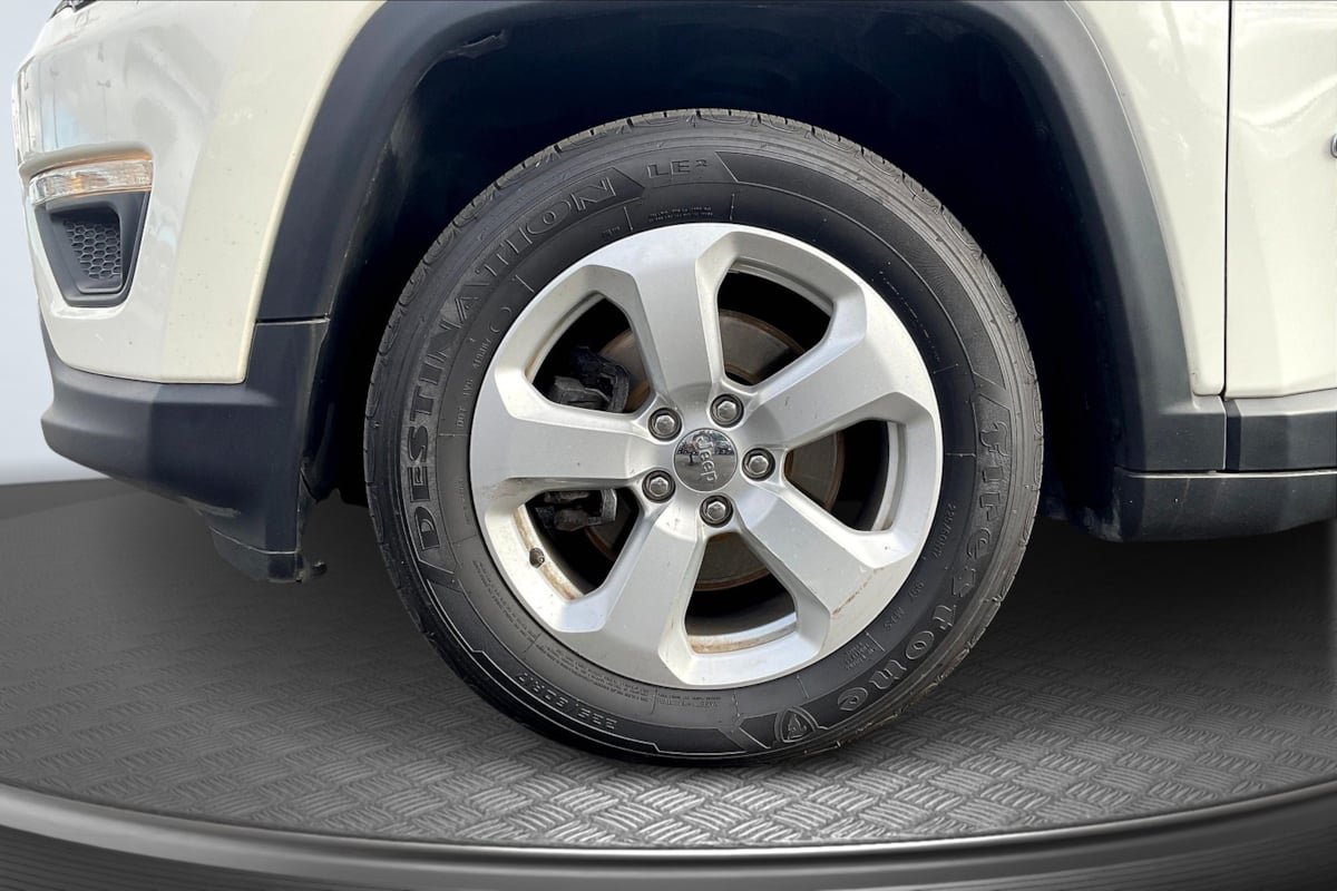Used 2020 Jeep Compass Latitude FWD image 9