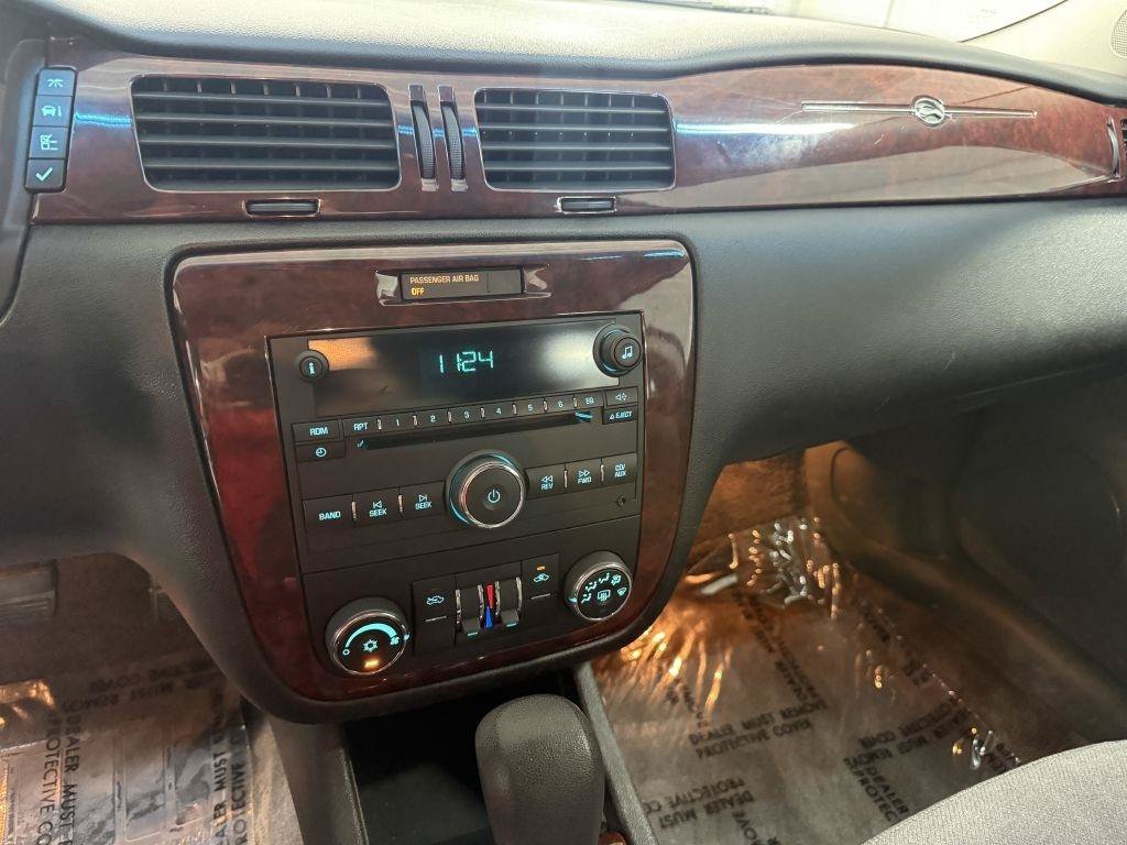 Used 2009 Chevrolet Impala LT FWD image 11