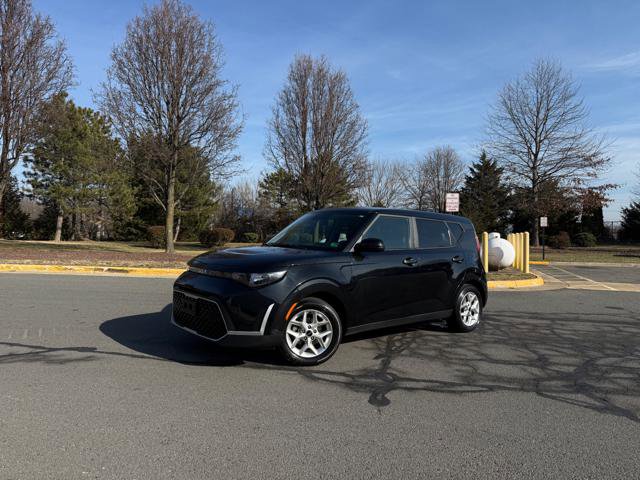 Used 2023 Kia Soul LX w/ LX Technology Package FWD image 1