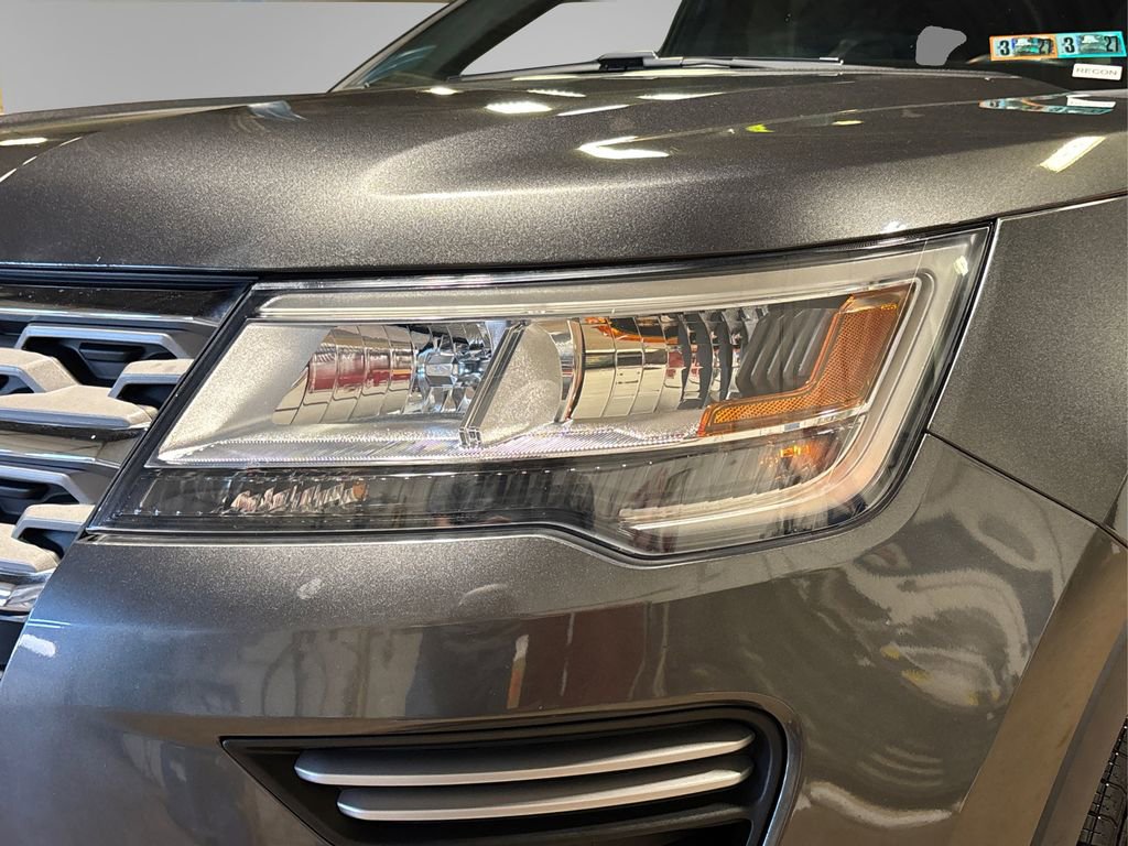 Used 2018 Ford Explorer XLT image 21
