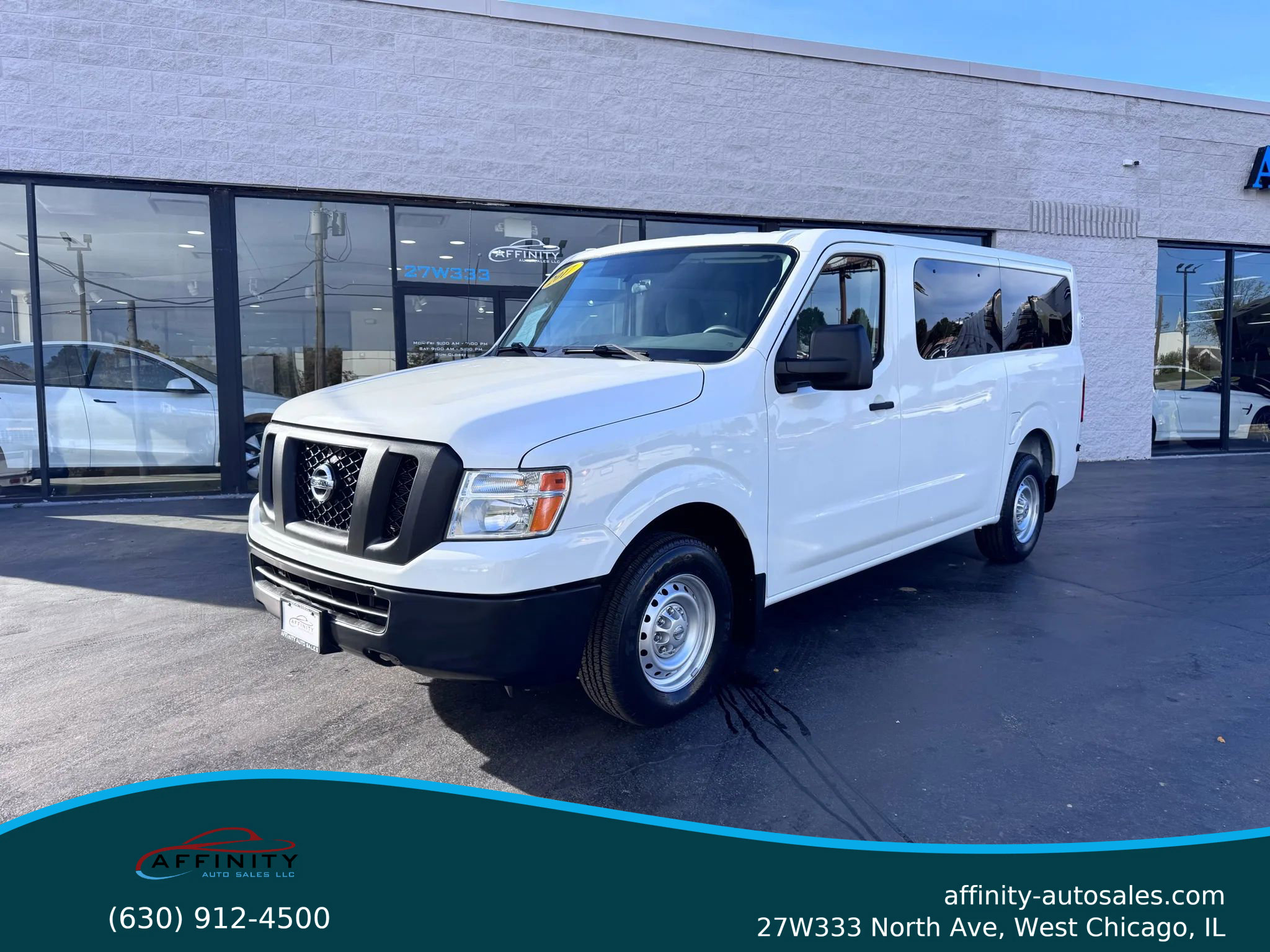 Used 2017 Nissan NV 3500 S image 1