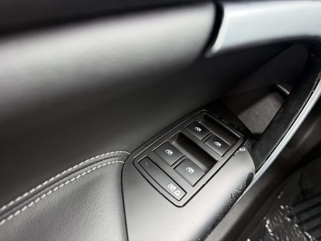Used 2012 Buick Regal Premium FWD image 2