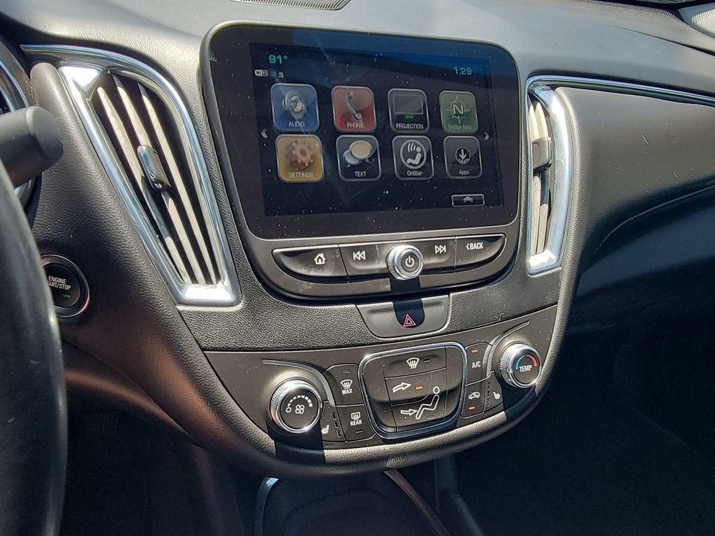 Used 2018 Chevrolet Malibu LT w/ Leather Package FWD image 13