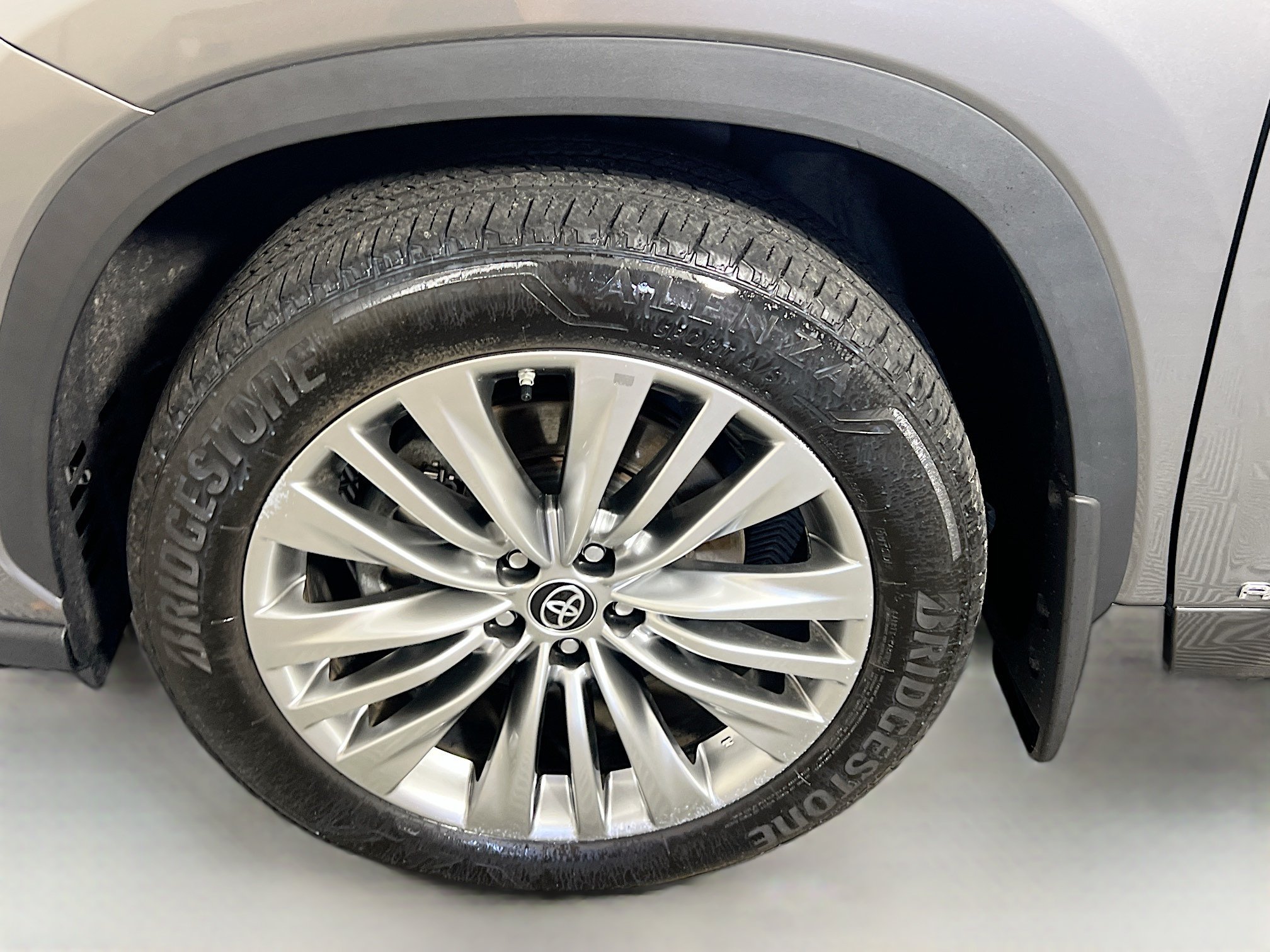 Used 2025 Toyota Highlander Platinum AWD/4WD image 13