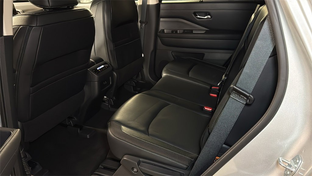 Used 2024 Nissan Pathfinder SL image 14